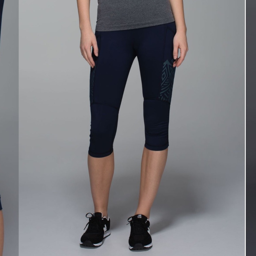 Lululemon Stash It Crop Size‎ 6 Inkwell Blue EUC